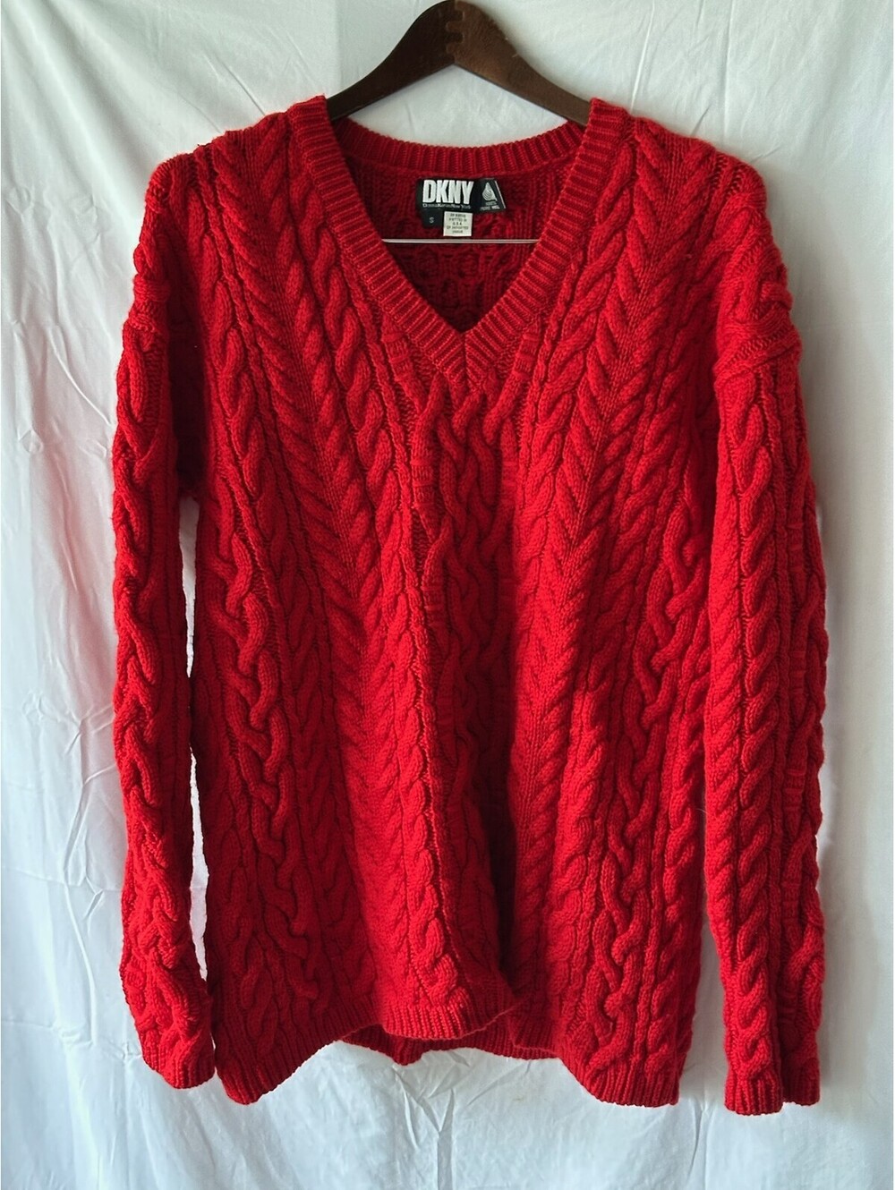 DKNY Women's Red 100% Pure Wool Cable Knit V-Neck Sweater Size S E-7